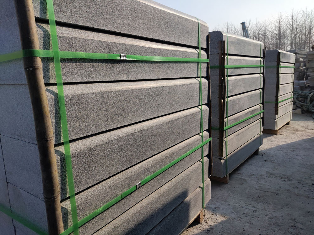 芝麻黑路沿石表面涂蠟