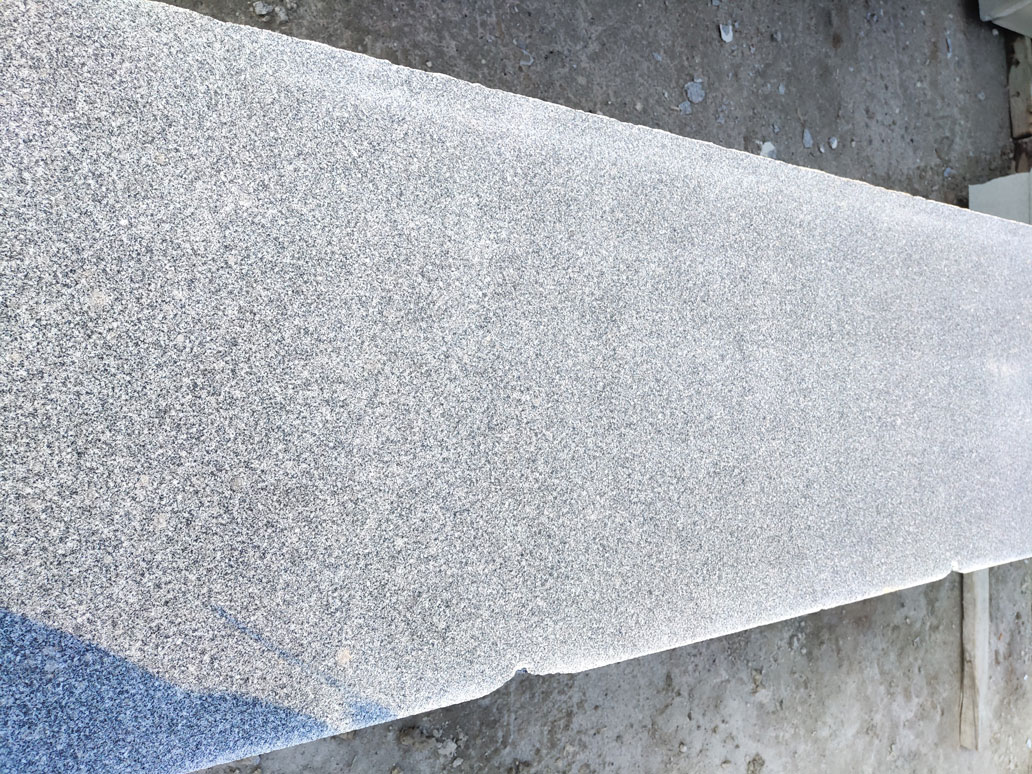 芝麻灰石材廠家處理表面污垢